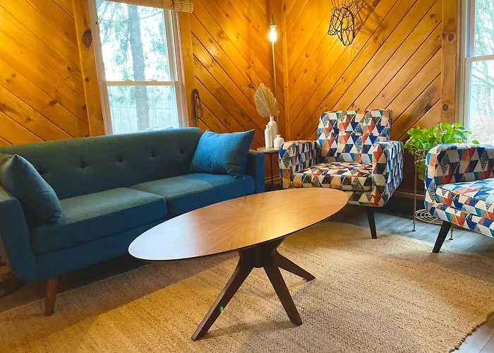 Cozy Cottage With Jacuzzi And Fire Pit And Reading Nook!