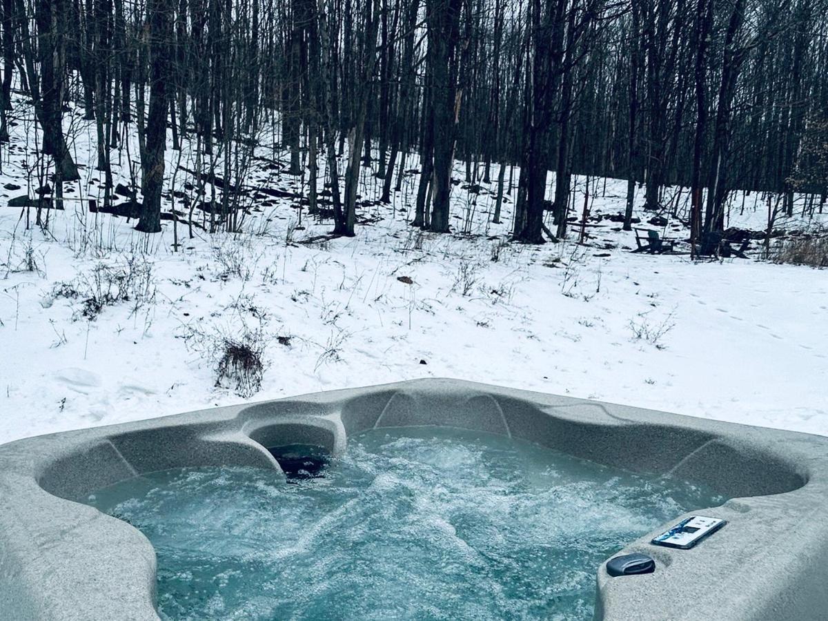 Cozy With Jacuzzi And Fire Pit And Reading Nook! Livingston Manor