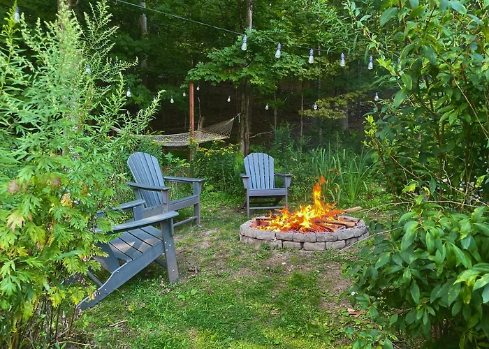 Cozy Cottage With Jacuzzi And Fire Pit And Reading Nook!