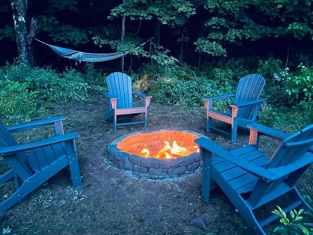 Holiday home Cozy With Jacuzzi And Fire Pit And Reading Nook!