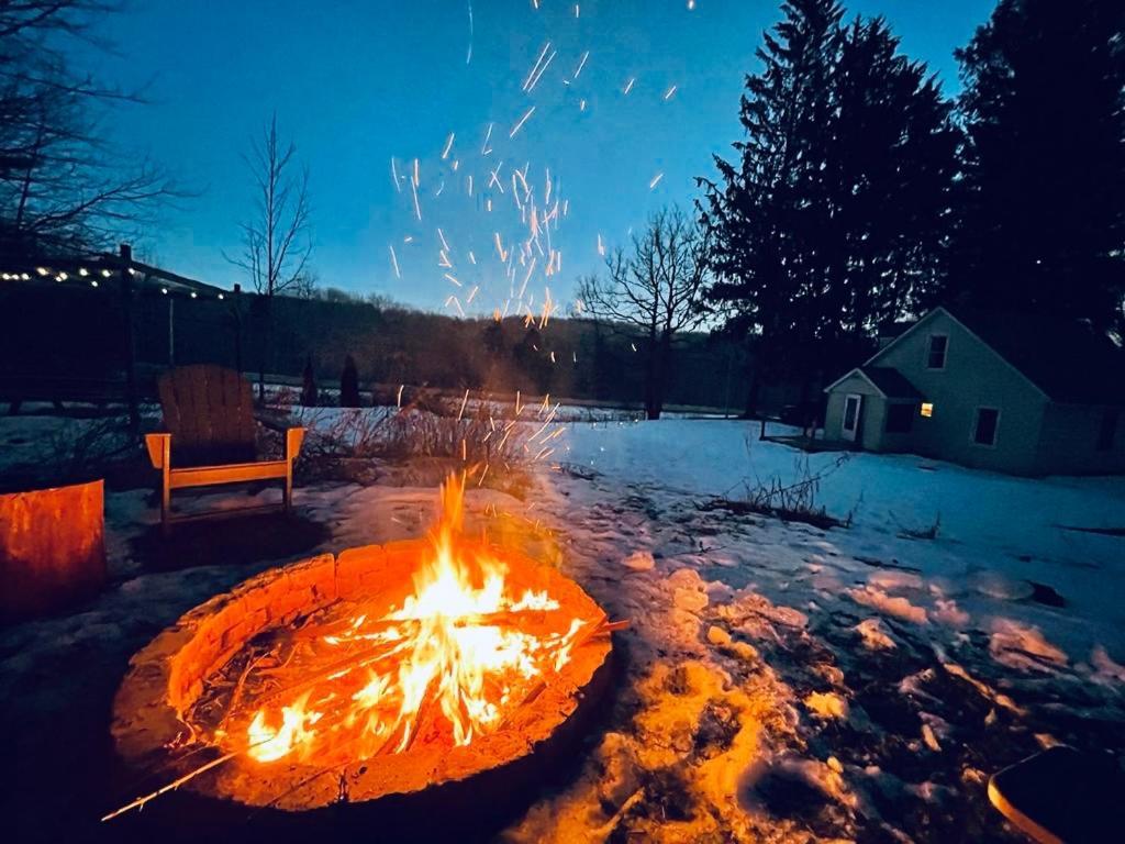 Cozy With Jacuzzi And Fire Pit And Reading Nook!