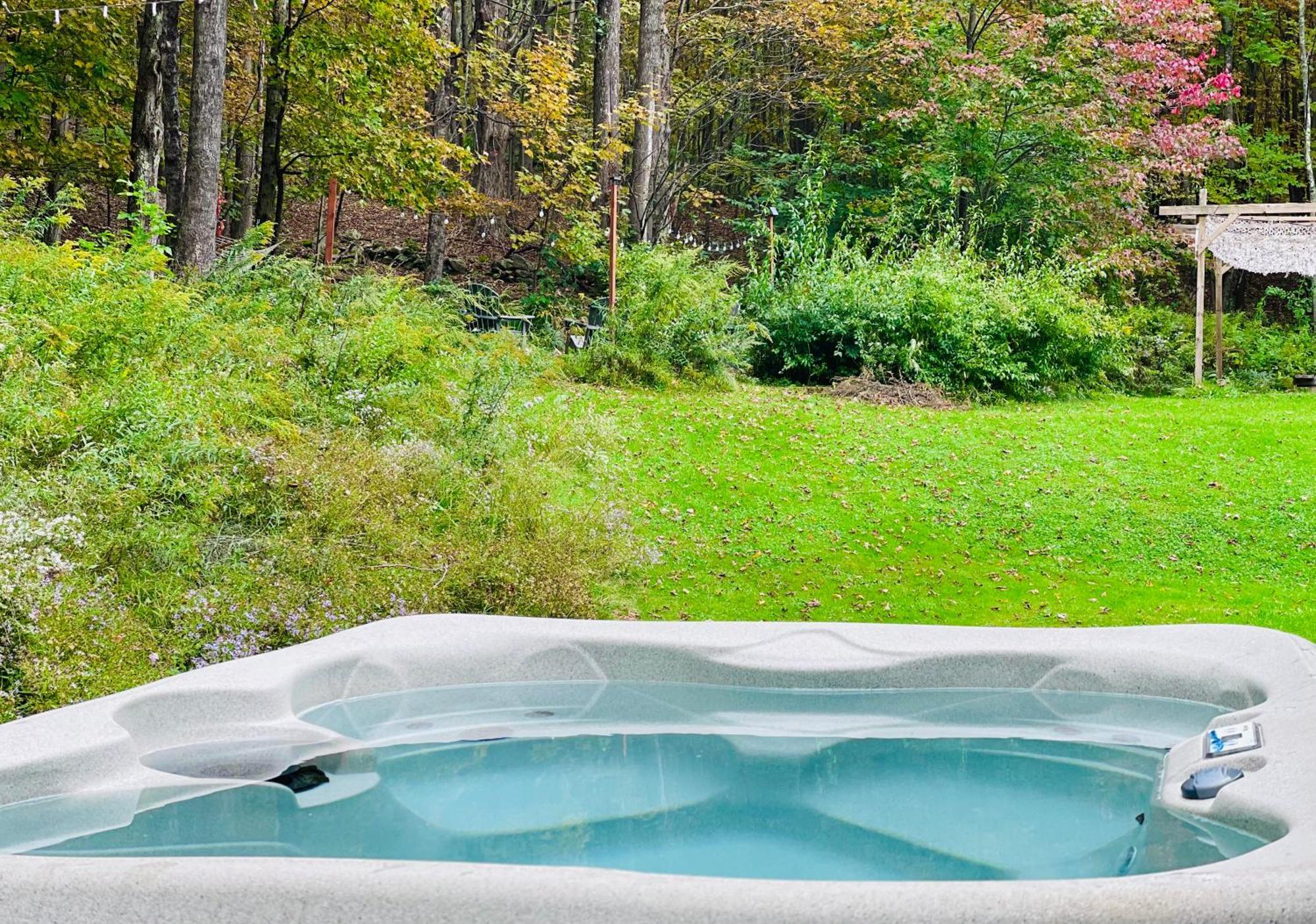 Cozy With Jacuzzi And Fire Pit And Reading Nook! Holiday home