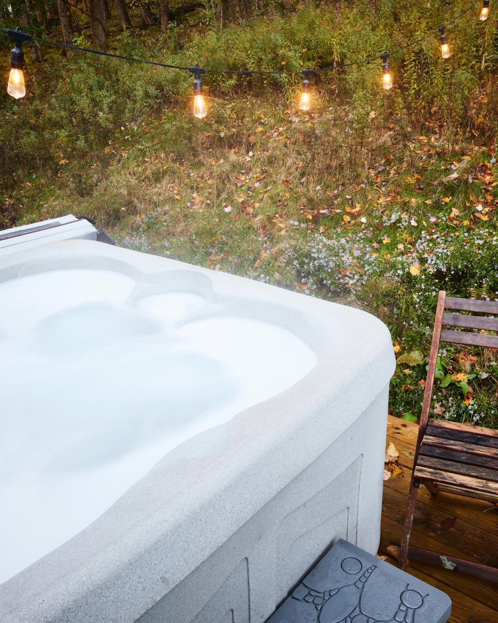 Cozy With Jacuzzi And Fire Pit And Reading Nook! * Livingston Manor