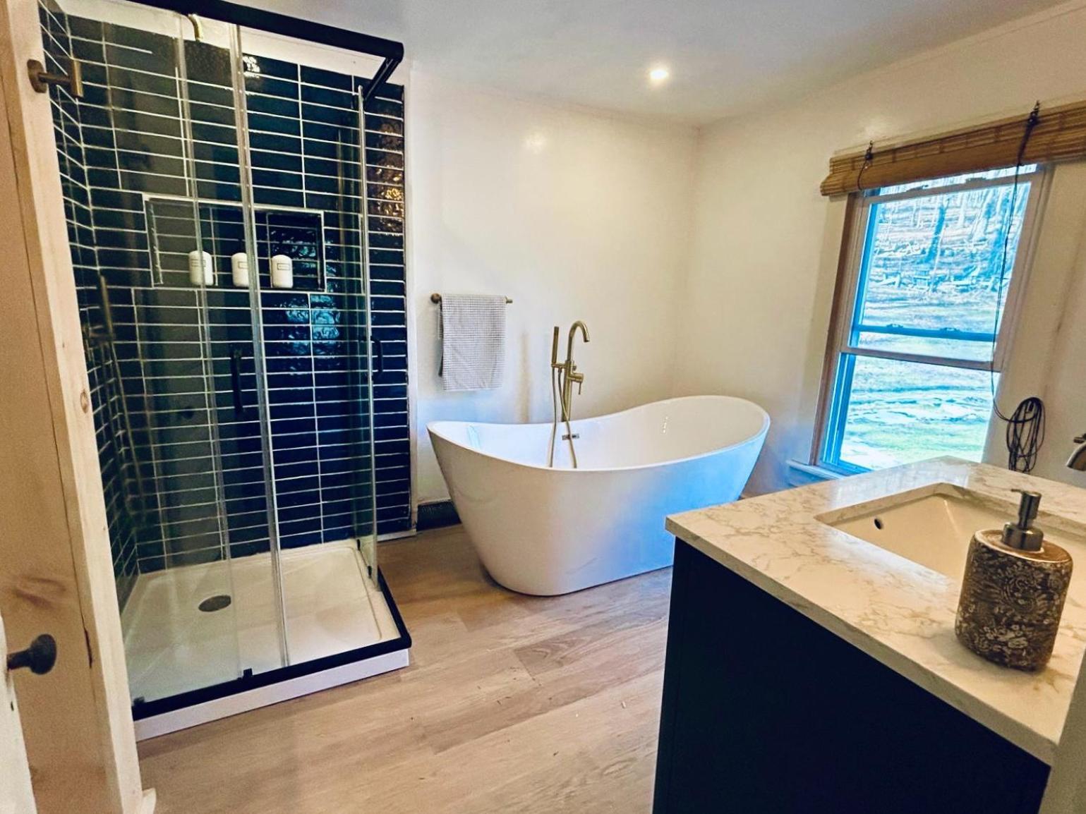 Holiday home Cozy With Jacuzzi And Fire Pit And Reading Nook! *